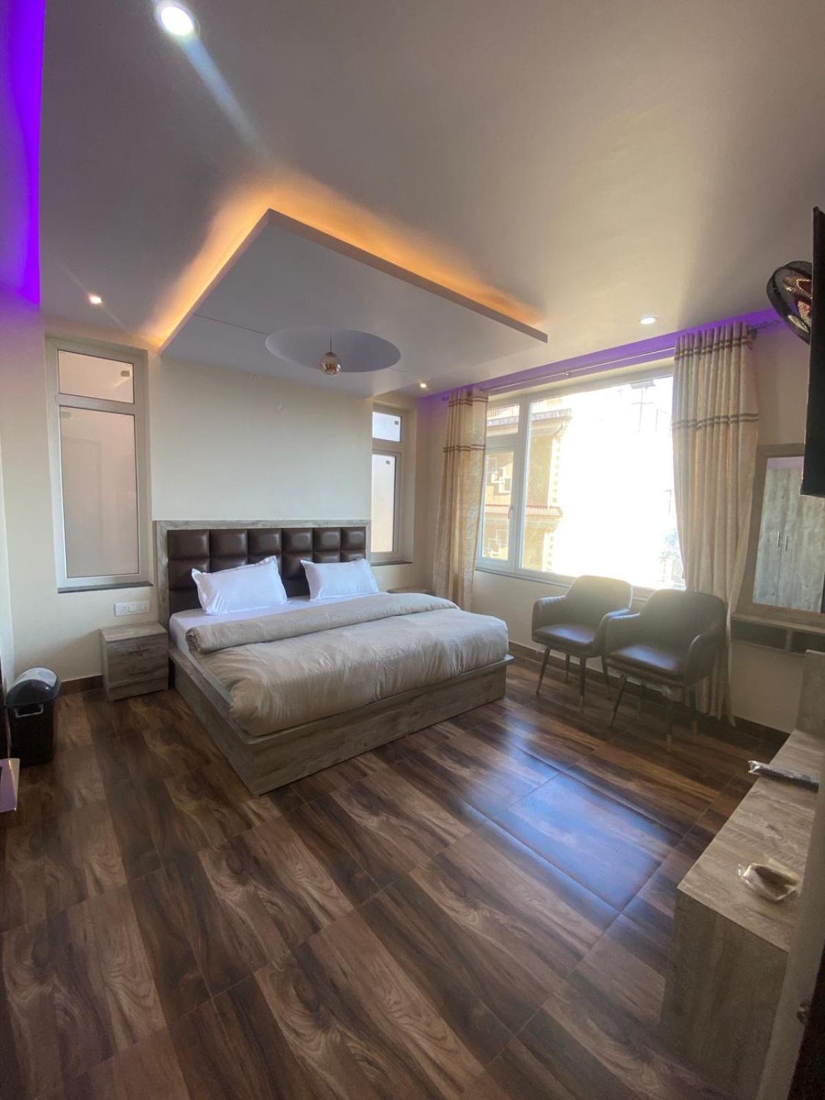 Harmony Heights Hotel Shimla Buitenkant foto