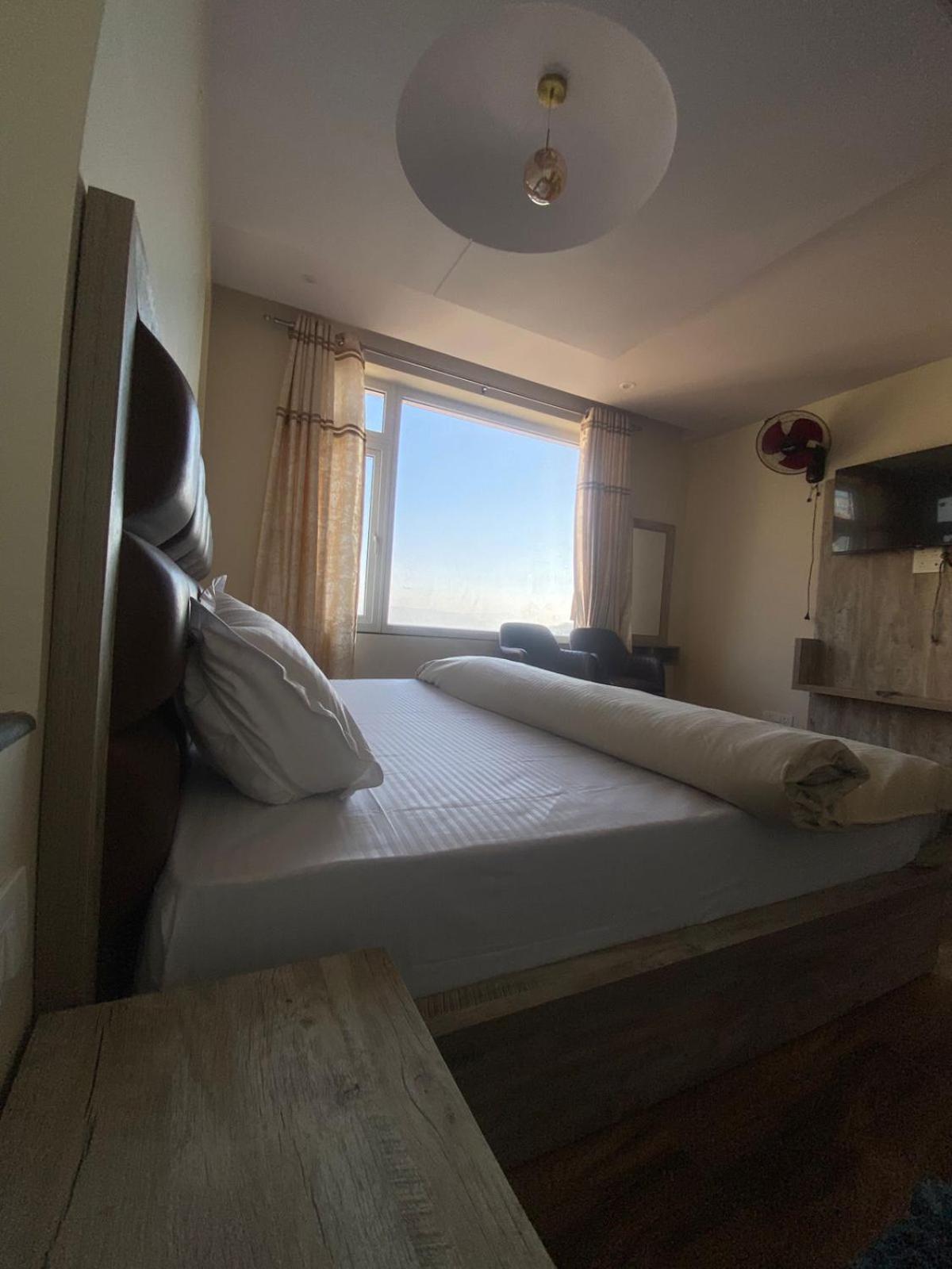Harmony Heights Hotel Shimla Buitenkant foto