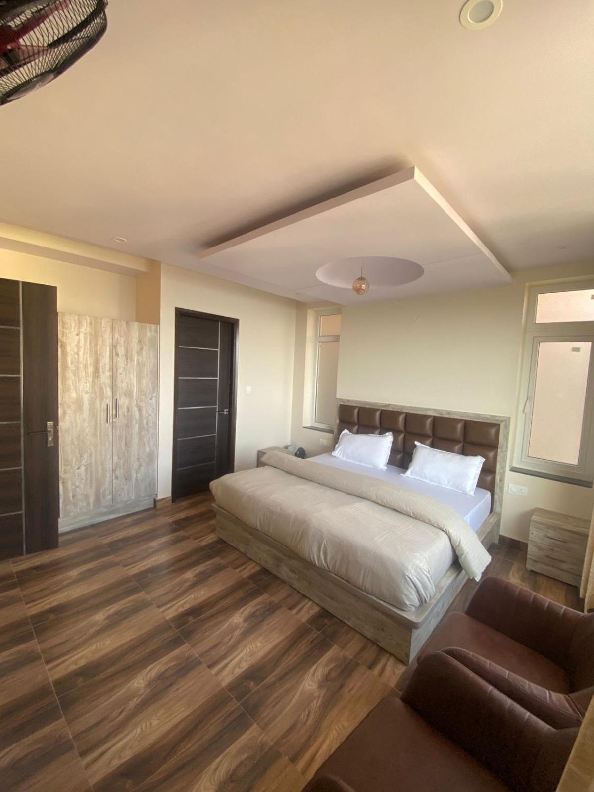 Harmony Heights Hotel Shimla Buitenkant foto