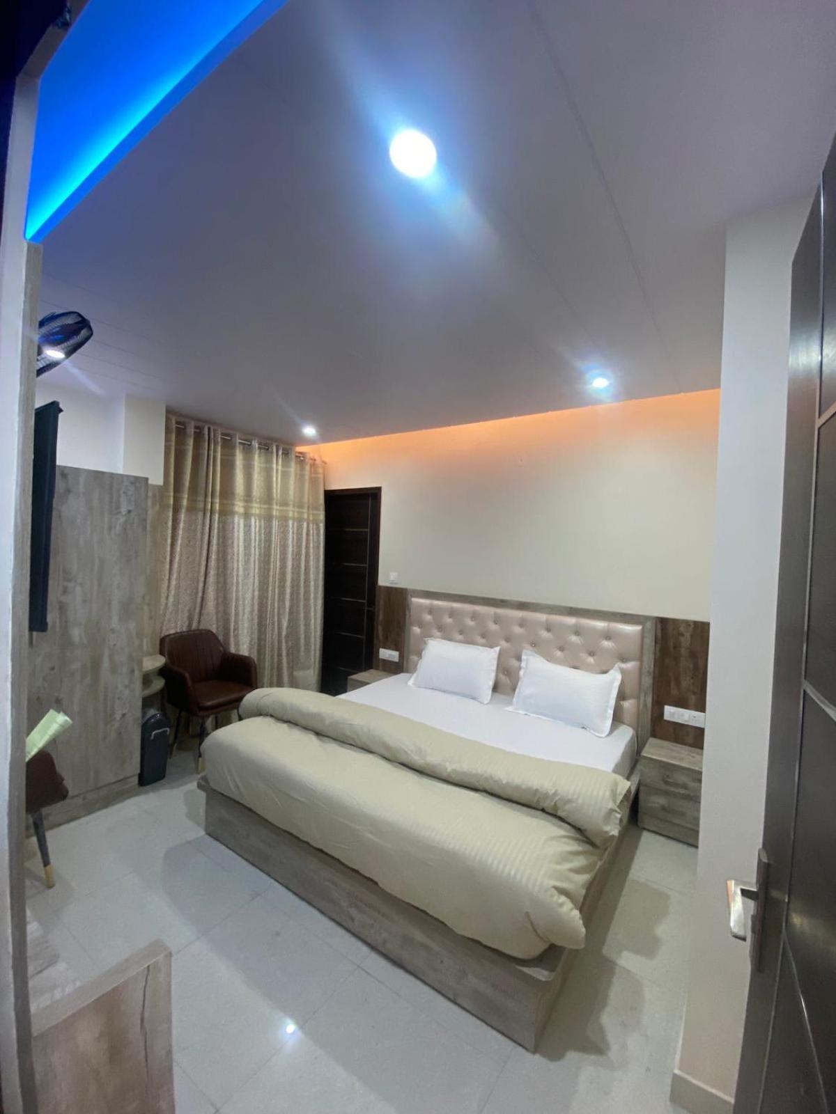 Harmony Heights Hotel Shimla Buitenkant foto
